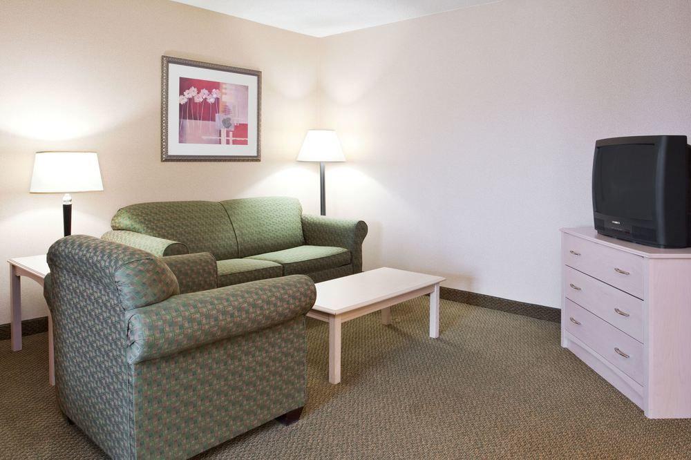 Holiday Inn Express Vermilion By Ihg Экстерьер фото