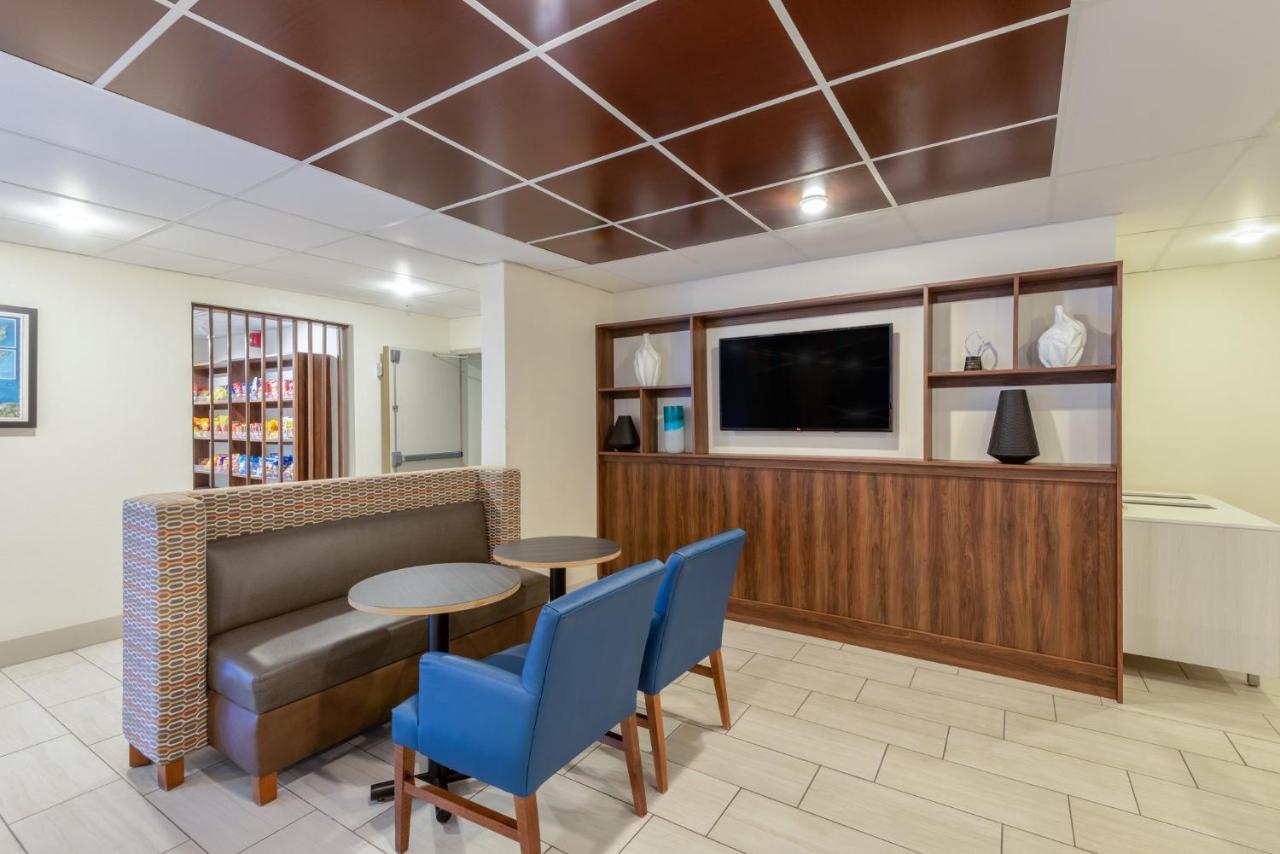 Holiday Inn Express Vermilion By Ihg Экстерьер фото